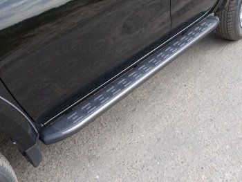 Пороги алюминиевые с пластиковой накладкой, ТСС Тюнинг Mitsubishi L200 5 KK,KL рестайлинг (2018-2022)  (карбон серые)