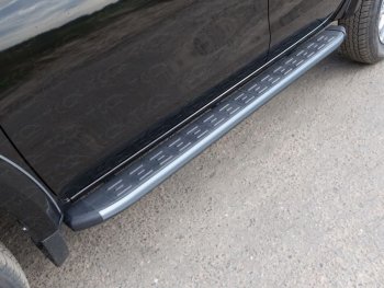 Пороги алюминиевые с пластиковой накладкой, ТСС Тюнинг Mitsubishi L200 5 KK,KL рестайлинг (2018-2022)  (карбон серебро)