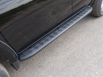 21 349 р. Пороги алюминиевые с пластиковой накладкой ТСС Тюнинг  Mitsubishi L200  5 KK,KL (2018-2022) (карбон черные). Увеличить фотографию 1
