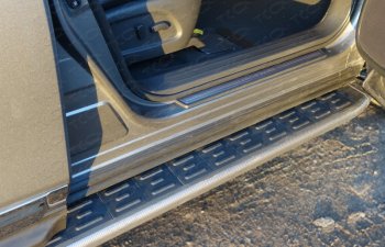 Пороги алюминиевые с пластиковой накладкой ТСС Тюнинг Nissan (Нисан) Pathfinder (Патфайндер)  R52 (2012-2017) R52 дорестайлинг  (серые)