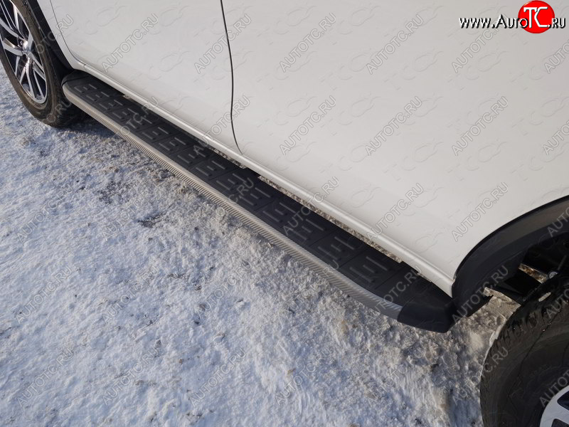21 349 р. Пороги алюминиевые с пластиковой накладкой, ТСС Тюнинг  Toyota Fortuner  AN160 (2015-2020) (карбон серые)
