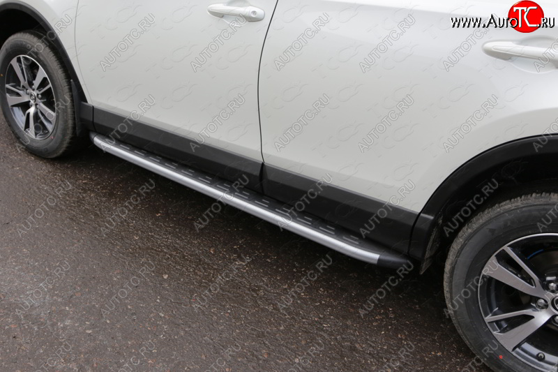 21 349 р. Пороги алюминиевые с пластиковой накладкой, ТСС Тюнинг  Toyota RAV4  XA40 (2015-2019) (карбон серебро)