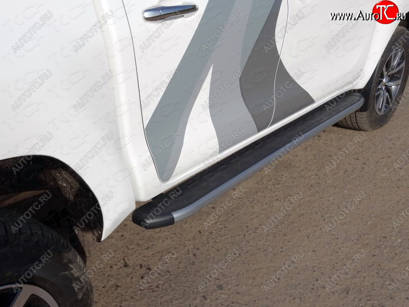 21 349 р. Пороги алюминиевые с пластиковой накладкой ТСС Тюнинг  Toyota Hilux  AN120 (2020-2024) (карбон серые)