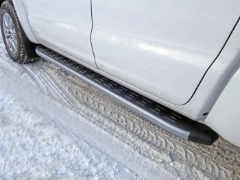 Пороги алюминиевые с пластиковой накладкой ТСС Тюнинг Volkswagen Amarok рестайлинг (2016-2022)  (карбон серые)