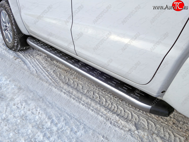 21 349 р. Пороги алюминиевые с пластиковой накладкой, ТСС Тюнинг  Volkswagen Amarok (2016-2022) (карбон серебро)