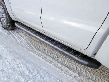 21 349 р. Пороги алюминиевые с пластиковой накладкой ТСС Тюнинг  Volkswagen Amarok (2016-2022) (карбон черные). Увеличить фотографию 1