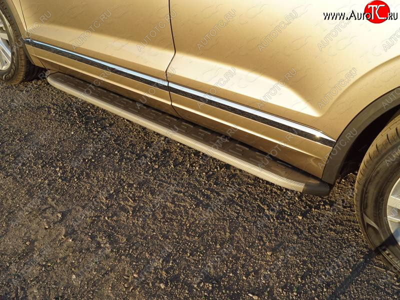 21 349 р. Пороги алюминиевые с пластиковой накладкой ТСС Тюнинг  Volkswagen Touareg  CR (2018-2024) (карбон серые)