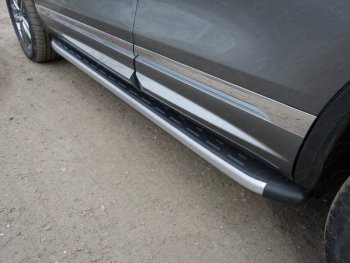 19 999 р. Пороги алюминиевые с пластиковой накладкой R-Line ТСС Тюнинг  Volkswagen Touareg  NF (2014-2018) (серые). Увеличить фотографию 1