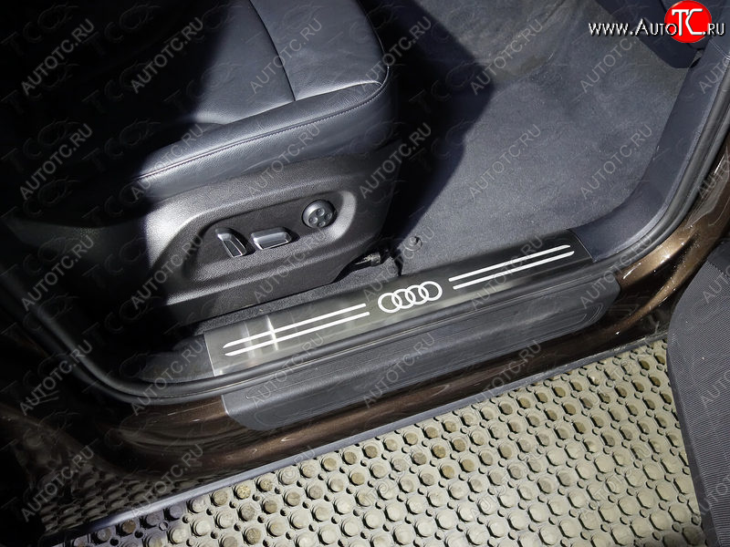 8 199 р. Накладки на пластиковые порожки салона (нержавейка, 4 шт.) ТСС Тюнинг  Audi Q5  8R (2008-2017) (лист шлифованный логотип AUDI)