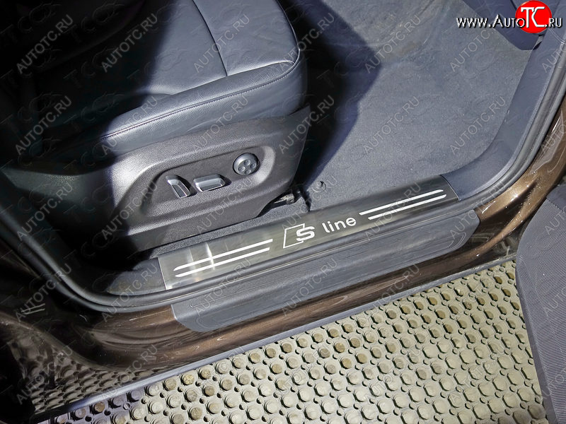 8 199 р. Накладки на пластиковые порожки салона (нержавейка, 4 шт.) ТСС Тюнинг  Audi Q5  8R (2008-2017) (лист шлифованный надпись S-Line)