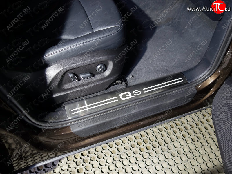 8 199 р. Накладки на пластиковые порожки салона (нержавейка, 4 шт.) ТСС Тюнинг  Audi Q5  8R (2008-2017) (лист шлифованный надпись Q5)