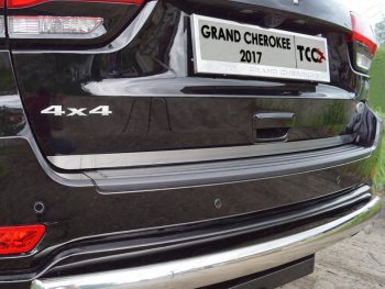 2 079 р. Накладка на заднюю дверь, ТСС Тюнинг  Jeep Grand Cherokee  WK2 (2013-2018) (Лист шлифованный). Увеличить фотографию 1