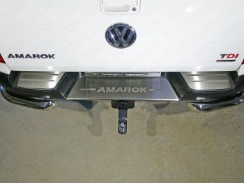 8 199 р. Накладки на задний бампер, ТСС Тюнинг  Volkswagen Amarok (2016-2022) (лист шлифованный надпись Amarok). Увеличить фотографию 1