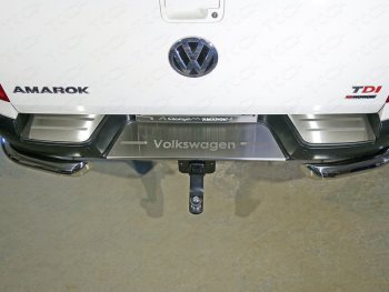 8 199 р. Накладки на задний бампер, ТСС Тюнинг  Volkswagen Amarok (2016-2022) (лист шлифованный надпись Volkswagen). Увеличить фотографию 1