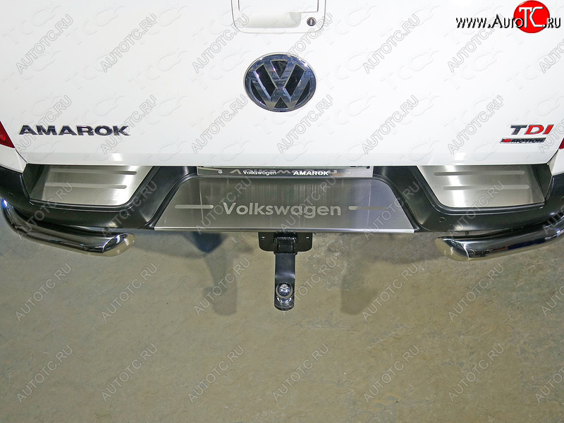 8 199 р. Накладки на задний бампер, ТСС Тюнинг  Volkswagen Amarok (2016-2022) (лист шлифованный надпись Volkswagen)