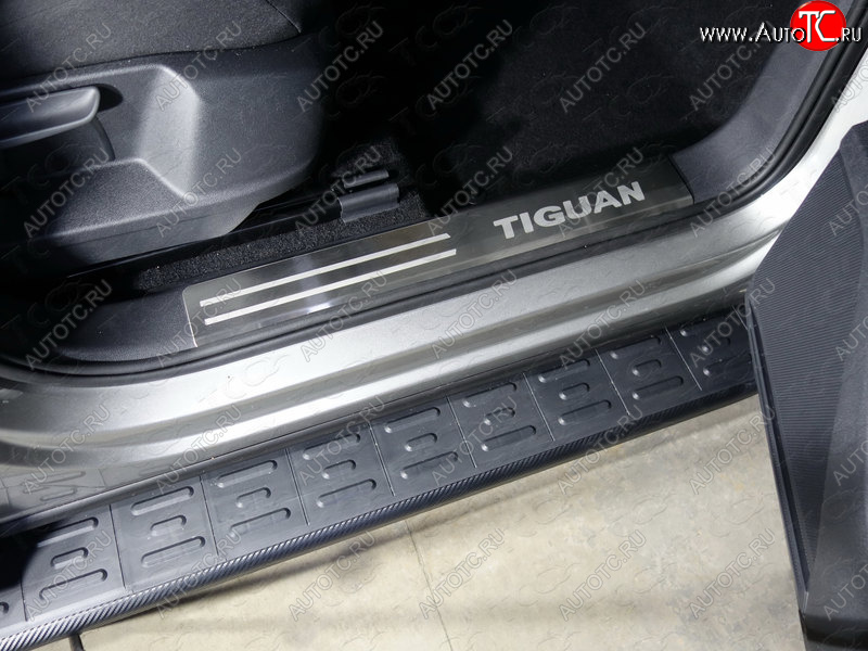 4 099 р. Накладки на пластиковые пороги, ТСС Тюнинг  Volkswagen Tiguan  Mk2 (2016-2022) (лист шлифованный надписьTiguan)