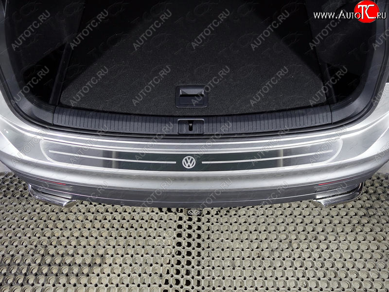 3 099 р. Накладка на задний бампер ТСС Тюнинг  Volkswagen Tiguan  Mk2 (2016-2020) (лист шлифованный логотип VW)