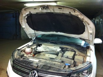 2 699 р. Упор капота Volkswagen Tiguan (2008-н.в.) ТехноМастер (8231.8800.04). Увеличить фотографию 1