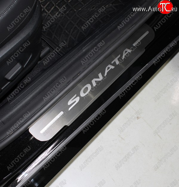 4 469 р. Накладки на порожки салона ТСС Тюнинг  Hyundai Sonata  DN8 (2019-2024) (лист шлифованный, надпись Sonata)