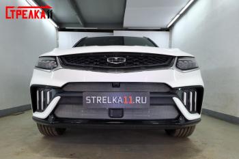 2 699 р. Защита радиатора (верх, с камерой) Стрелка11 Стандарт  Geely Tugella  FY11,HPBA4 (2022-2024) рестайлинг (черная). Увеличить фотографию 1