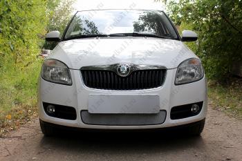 2 499 р. Защита радиатора Стрелка11 Стандарт  Skoda Fabia  Mk2 (2007-2010) универсал дорестайлинг, хэтчбэк дорестайлинг (хром). Увеличить фотографию 1