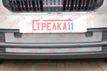 4 649 р. Защита радиатора (низ 2 части) Стрелка11 Стандарт  Skoda Karoq  NU7 (2020-2024) рестайлинг (хром). Увеличить фотографию 1