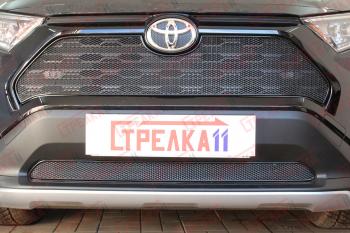 3 299 р. Защита радиатора (верх с парктроником, камерой) Стрелка11 Стандарт  Toyota RAV4  XA50 (2018-2024) 5 дв. дорестайлинг (черная). Увеличить фотографию 2