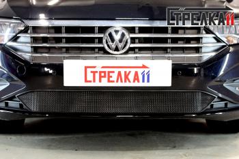 2 449 р. Защита радиатора Стрелка11 Стандарт Volkswagen Jetta A7 седан дорестайлинг (2018-2022) (черная). Увеличить фотографию 1