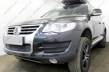 3 099 р. Защита радиатора (боковая 4 части) Стрелка11 Стандарт  Volkswagen Touareg  GP (2006-2010) рестайлинг (черная). Увеличить фотографию 2