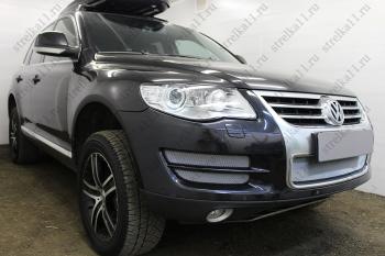 3 199 р. Защита радиатора (боковая 4 части) Стрелка11 Стандарт  Volkswagen Touareg  GP (2006-2010) рестайлинг (хром). Увеличить фотографию 1