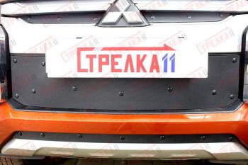 599 р. Зимняя заглушка решетки радиатора (верх) Стрелка11 Mitsubishi L200 5 KK,KL рестайлинг (2018-2022) (черная). Увеличить фотографию 1