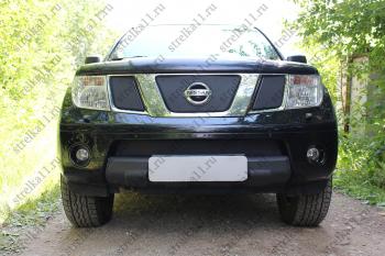 599 р. Зимняя заглушка решетки радиатора (верх) Стрелка11 Nissan Navara 2 D40 дорестайлинг (2004-2010) (черная). Увеличить фотографию 1