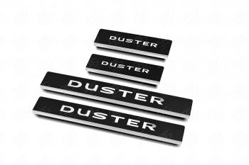 1 399 р. Накладки порожков салона Russtal  Renault Duster  HM (2020-2024) (нержавейка с карбоновым покрытием и надписью). Увеличить фотографию 1