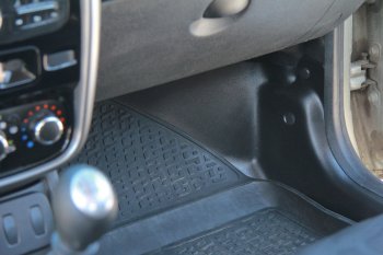 2 969 р. Накладки на ковролин АртФорм  Renault Duster  HS (2015-2021) (Передние). Увеличить фотографию 2