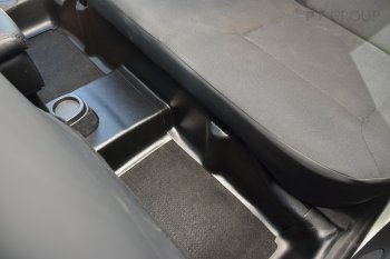 1 999 р. Накладки на ковролин заднего ряда Petroil Tuning Renault Duster HS дорестайлинг (2010-2015). Увеличить фотографию 3