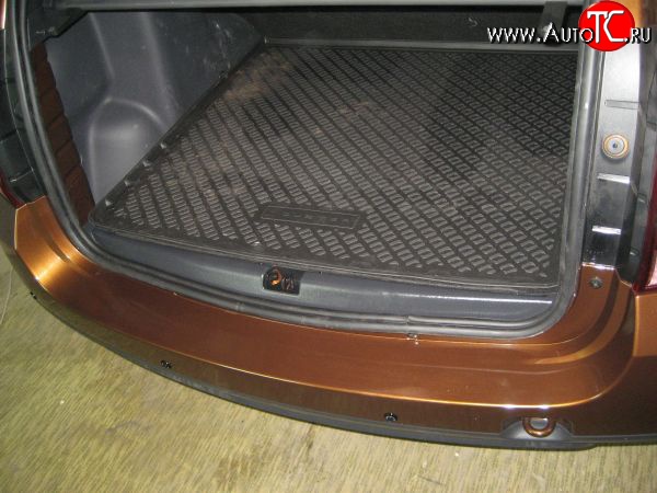 1 199 р. Съемный пластиковый порожек Kart DL в багажник автомобиля  Renault Duster  HS (2010-2021)