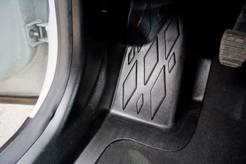 3 599 р. Накладки на ковролин АртФорм  Renault Kaptur (2016-2020) (Передние). Увеличить фотографию 1