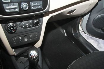 2 479 р. Накладки на ковролин АртФорм Renault Sandero (B8) дорестайлинг (2014-2018) (Передние). Увеличить фотографию 3