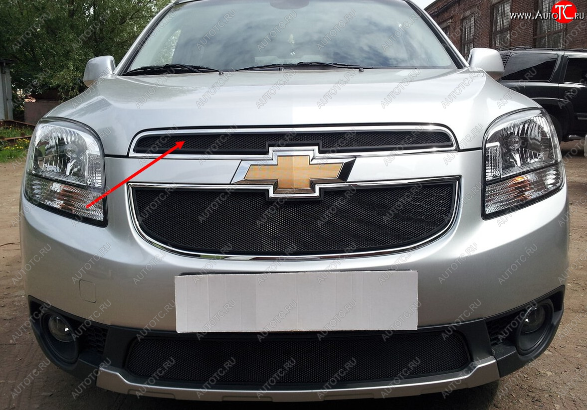 2 699 р. Защитная сетка в решетку радиатора (ячейка 3х7 мм, верх) Стрелка11 Стандарт  Chevrolet Orlando (2011-2018) (черная)
