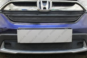 4 999 р. Защитная сетка радиатора в бампер (ячейка 3х7 мм, верх 2 части) Стрелка11 Стандарт  Honda CR-V  RW,RT (2016-2020) (черная). Увеличить фотографию 1