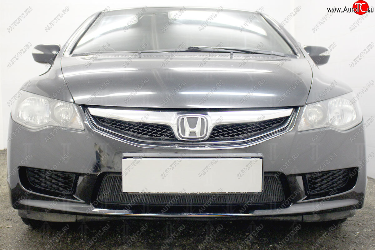 2 969 р. Защитная сетка радиатора в бампер (ячейка 3х7 мм) Стрелка11 Стандарт  Honda Civic  8 (2009-2011) (черная)