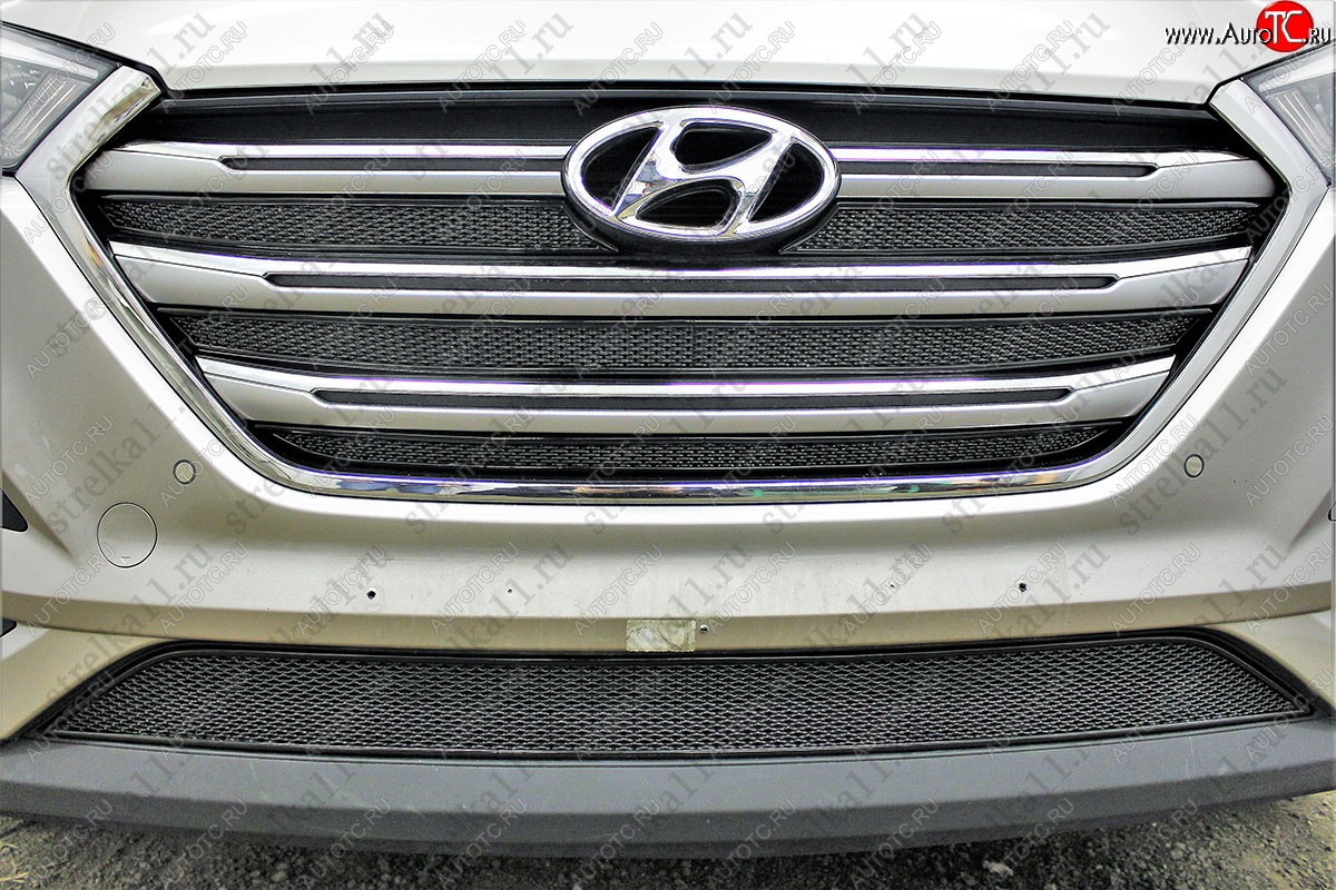 11 549 р. Защитная сетка радиатора в бампер (ячейка 4х10 мм, верх, 4 части, Comfort/Lifestyle/Primary/Family) Стрелка11 Премиум  Hyundai Tucson  3 TL (2015-2018) (черная)