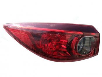 3 699 р. Левый фонарь задний (внешний) BodyParts  Mazda 3/Axela  BM (2013-2019). Увеличить фотографию 1