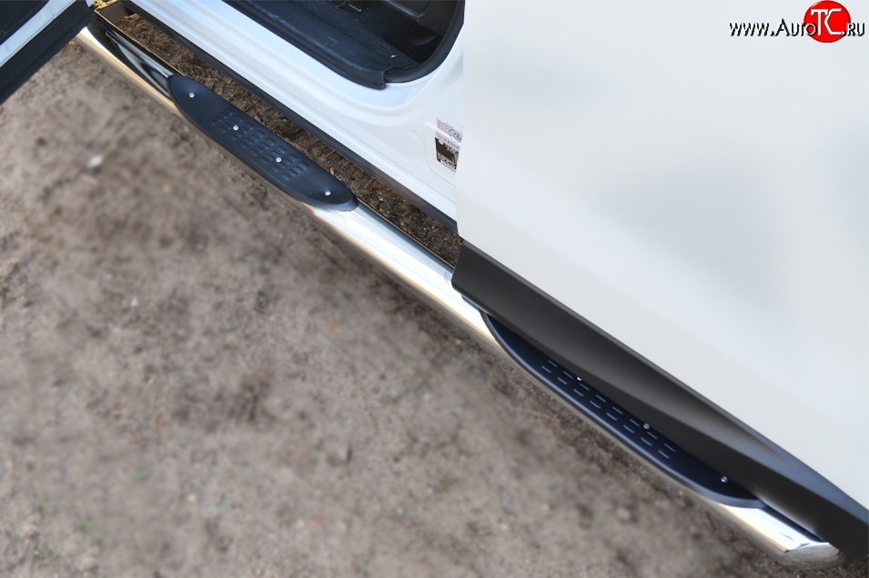18 799 р. Защита порогов с пластиковыми вставками для ног из круглой трубы диаметром 76 мм Russtal  Subaru Forester  SJ (2012-2016) (Защита порогов с со скосами на торцах (вариант 1))