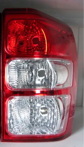 9 999 р. Правый фонарь Оригинал Suzuki Grand Vitara JT 3 двери 1-ый рестайлинг (2008-2012). Увеличить фотографию 1