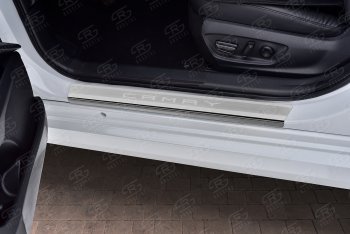 2 189 р. Накладки порожков салона Russtal  Toyota Camry  XV70 (2017-2021) (нержавейка шлифованная с надписью). Увеличить фотографию 2