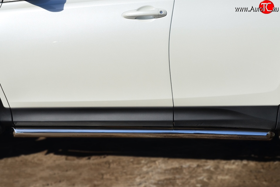 16 299 р. Защита порогов из круглой трубы диаметром 63 мм Russtal  Toyota RAV4  XA40 (2012-2015) (Защита порогов с со скосами на торцах (вариант 1))