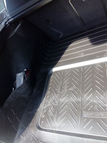 Универсальный коврик в багажное отделение KIA Sorento (UM/Prime) 3 поколение дорестайлинг (2014-2018) Aileron (1370x1080, размер корытца 770*480).Цена: 1 749 р.. Увеличить фотографию 1