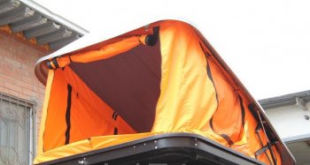 Багажный бокс-палатка Hyundai Santa Fe DM дорестайлинг (2012-2016) Yuago Travel 2.0 (лето). (Белый бокс, тент оранжевый)Цена: 97 999 р.. Увеличить фотографию 1