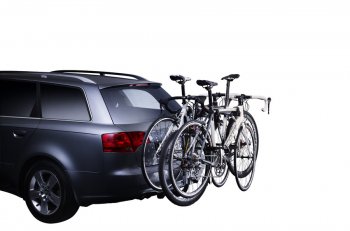 Велобагажник на фаркоп KIA Sorento (UM/Prime) 3 поколение дорестайлинг (2014-2018) Thule HangOn. (Для 3-х велосипедов)Цена: 8 499 р.. Увеличить фотографию 1